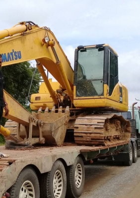 ขายด่วน!! Komatsu PC200-7 ไมล์ 10,xxx สภาพสวยๆค่ะ