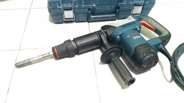 เครื่องสกัดคอนกรีตmikita 0810t สภาพดีพร้อมนำไปใช้งานได้เลยครับ