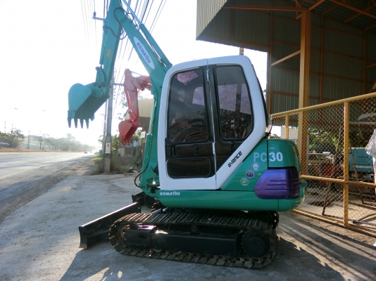 ขายรถขุด แบคโฮ KOMATSU PC 30-7 รถเก่านอกญี่ปุ่นแท้ มีเอกสารใบอินวอยและใบซื้อขาย พร้อมทำสี เช็คระบบ พร้อมติดแอร์ +ฟิล์ม พร้อมลงงาน ราคา 470,000 บาท   หารถขุด "แบคโฮ" ดีมีคุณภาพที่นี่ ร้าน วัชรัตน์ รุ่งเรืองแทรคเตอร์ สนใจติดต่อ:096-5411713 หรือ 09