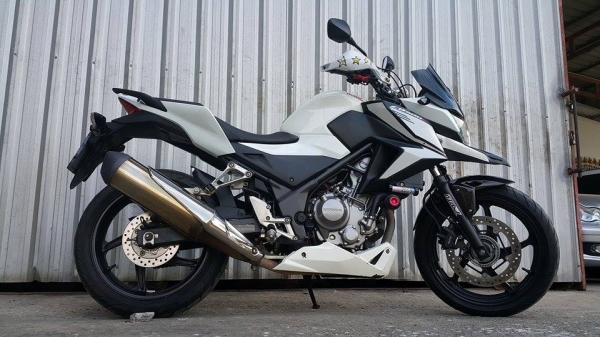 CB300F ราคา PCX ปี 2557 แต่ง Hypermotrad สวยพร้อมใช้งานไม่ล้มชน