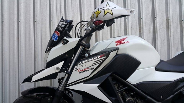 CB300F ราคา PCX ปี 2557 แต่ง Hypermotrad สวยพร้อมใช้งานไม่ล้มชน