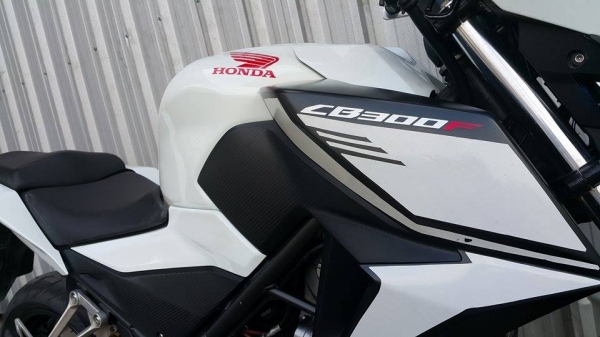 CB300F ราคา PCX ปี 2557 แต่ง Hypermotrad สวยพร้อมใช้งานไม่ล้มชน