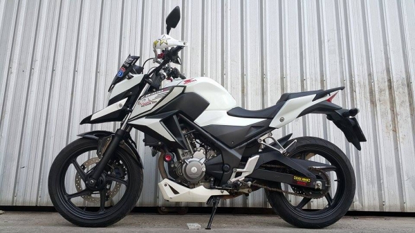 CB300F ราคา PCX ปี 2557 แต่ง Hypermotrad สวยพร้อมใช้งานไม่ล้มชน