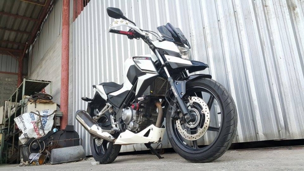 CB300F ราคา PCX ปี 2557 แต่ง Hypermotrad สวยพร้อมใช้งานไม่ล้มชน