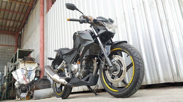 CB300F 2557 วิ่งน้อยพร้อมใช้งาน รถเดิมๆขี่นิ่ม ต่อรองได้ครับ