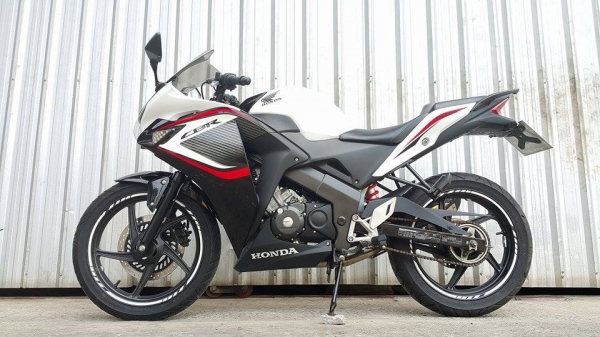 CBR150 ใหม่เอี่ยม ไมล์น้อย ราคาเหมือนลายเก่า เดิมๆขี่นิ่มเลยครับ
