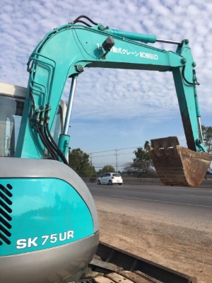 ขายรถแบคโฮ KOBELCO SK75UR คอนโทรลสั้น รถนอกนำเข้าจากญี่ปุ่น มีVDOการทำงานครับ ขายรถแบคโฮ KOBELCO SK75UR คอนโทรลสั้น รถนอกนำเข้าจากญี่ปุ่น มีVDOการทำงานครับ