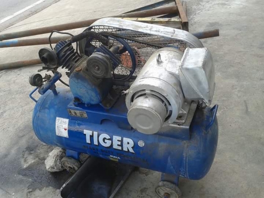 ขายปั๊มลมขนาด2แรง สภาพดีใช้งานปกติ เครื่องเดินนิ่ม เก็บลมอยู่