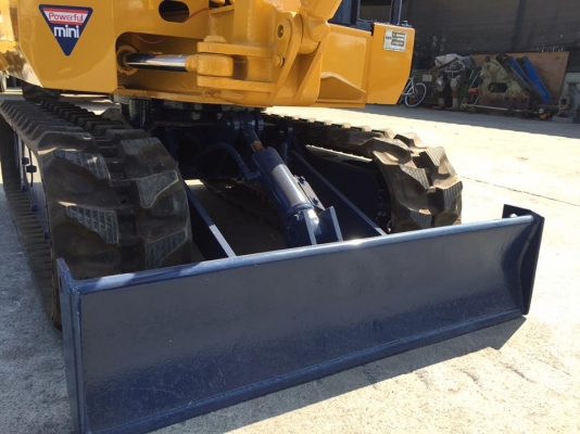 รถขุด KOMATSU PC05-6 ทำสีใหม่ นำเข้ามือสองญี่ปุ่น รถขุด KOMATSU PC05-6 ทำสีใหม่ นำเข้ามือสองญี่ปุ่น