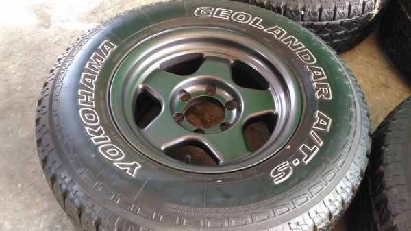 ขายล้อลายเบรดเล่ พร้อมยาง 265/70/16 ถูกๆครับ