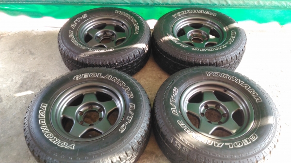 ขายล้อลายเบรดเล่ พร้อมยาง 265/70/16 ถูกๆครับ