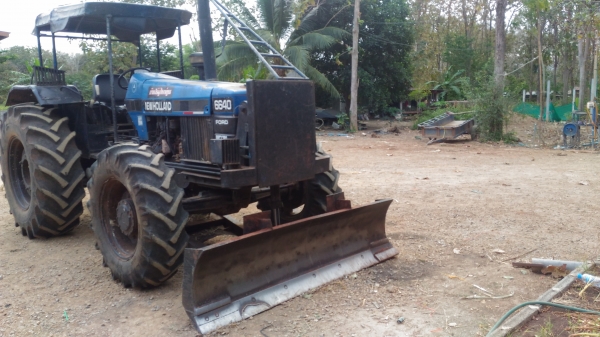 ขายรถไถ FORD 6640 NEWHOLLAND 4WD