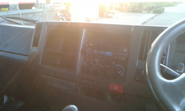 ISUZU NQR ยูโร 3 เครื่อง 175 แรง ยาว 5.5 เมตร รถห้างแท้ จดปี 53