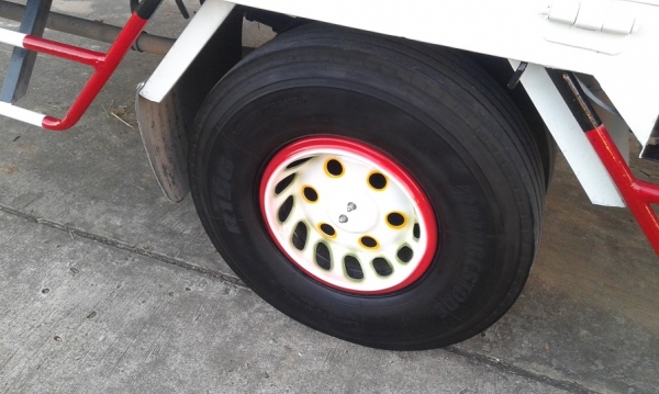 ISUZU NQR ยูโร 3 เครื่อง 175 แรง ยาว 5.5 เมตร รถห้างแท้ จดปี 53