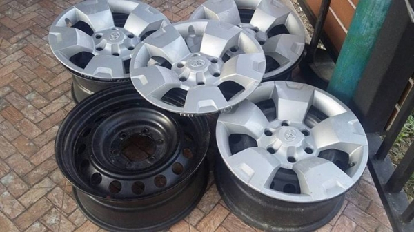 ล้อกะทะโตต้ารีโว้+ฝาคอบ ขอบ16/5รู ชุด1800บ ขอบ17/6รู ชุด3000บ. (ป้ายแดง)>ราคานี้รับเอง<>ไม่รวมค่าจัดส่ง< โทร 0879050181-0995357594