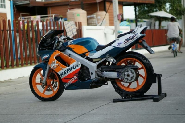 วุฒิ นนบุรี ขาย ฮอนด้า NSR150 SP เครื่องดีพร้อมใช้งานทะเบียนแท้ๆพร้อมโอนภาษีไม่ขาดต่อ