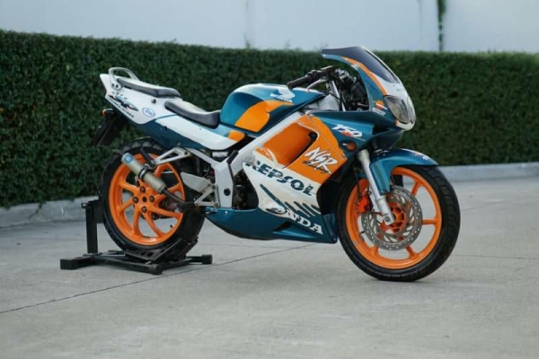 วุฒิ นนบุรี ขาย ฮอนด้า NSR150 SP เครื่องดีพร้อมใช้งานทะเบียนแท้ๆพร้อมโอนภาษีไม่ขาดต่อ