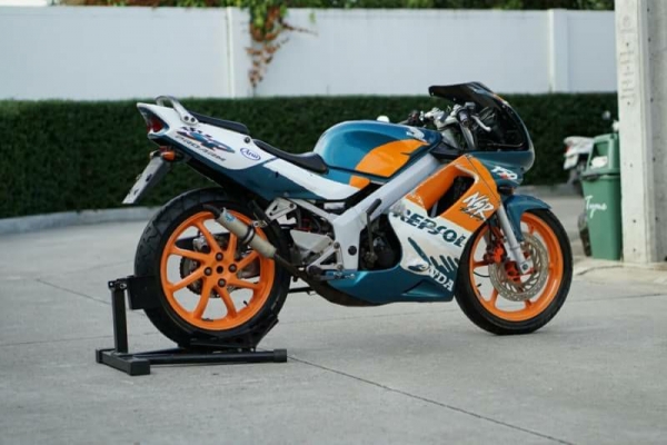 วุฒิ นนบุรี ขาย ฮอนด้า NSR150 SP เครื่องดีพร้อมใช้งานทะเบียนแท้ๆพร้อมโอนภาษีไม่ขาดต่อ