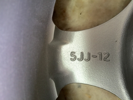 ขายล้อแม็กซ์ดาว 12" 4 รู 110 กว้าง 5" ห้าก้านลายดาว ES-638 ขายล้อแม็กซ์ดาว 12" 4 รู 110 กว้าง 5" ห้าก้านลายดาว ES-638