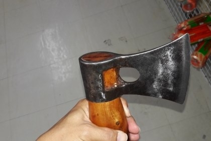 ขายขวานตีจากเหล็กยึดรางรถไฟงานดีเหมาะมือน้ำหนักเบาสวยงาม