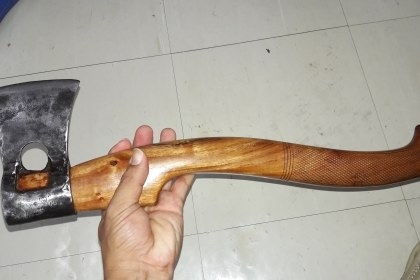 ขายขวานตีจากเหล็กยึดรางรถไฟงานดีเหมาะมือน้ำหนักเบาสวยงาม