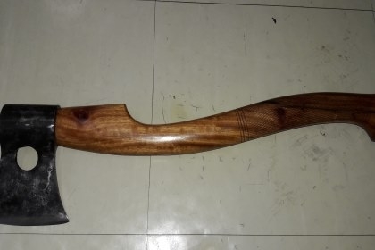 ขายขวานตีจากเหล็กยึดรางรถไฟงานดีเหมาะมือน้ำหนักเบาสวยงาม