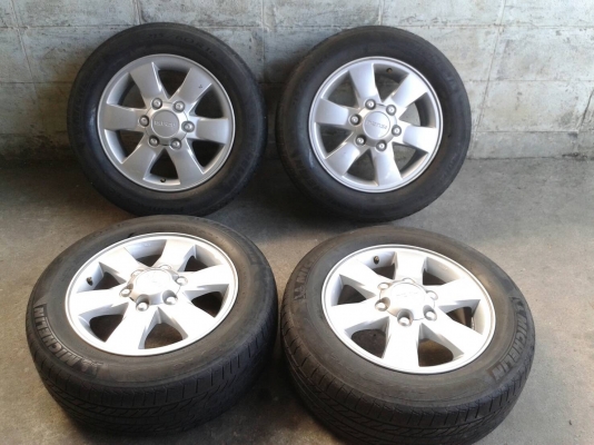 ล้ออีสุ ขอบ16นิ้ว6รู พร้อมยาง ชุดนี้ ราคา 5500 บาท