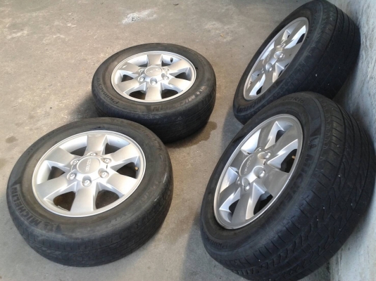 ล้ออีสุ ขอบ16นิ้ว6รู พร้อมยาง ชุดนี้ ราคา 5500 บาท