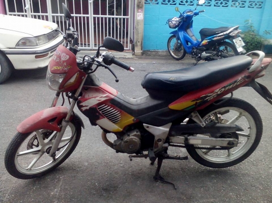 ขาย Honda Sonic 125 ปี 43 ล้อแม็กมีดุ้งนิดๆสองล้อ เครื่องติดขี้ได้ มีควันหน่อยๆ สภาพภายนอกไม่สวย (ตามรูป) บังโคลนหลังหัก-แตก ทะเบียนขาด 1 ปี (ขายตามสภาพ รถขับได้ เอาไปต่อพ่วงข้างได้ ) เล่มพร้อมชุดโอน ขาย Honda Sonic 125 ปี 43 ล้อแม็กมีดุ้งนิดๆสองล้อ เครื่องติดขี้ได้ มีควันหน่อยๆ สภาพภายนอกไม่สวย (ตามรูป) บังโคลนหลังหัก-แตก ทะเบียนขาด 1 ปี (ขายตามสภาพ รถขับได้ เอาไปต่อพ่วงข้างได้ ) เล่มพร้อมชุดโอน