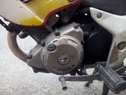 ขาย Honda Sonic 125 ปี 43 ล้อแม็กมีดุ้งนิดๆสองล้อ เครื่องติดขี้ได้ มีควันหน่อยๆ สภาพภายนอกไม่สวย (ตามรูป) บังโคลนหลังหัก-แตก ทะเบียนขาด 1 ปี (ขายตามสภาพ รถขับได้ เอาไปต่อพ่วงข้างได้ ) เล่มพร้อมชุดโอน ขาย Honda Sonic 125 ปี 43 ล้อแม็กมีดุ้งนิดๆสองล้อ เครื่องติดขี้ได้ มีควันหน่อยๆ สภาพภายนอกไม่สวย (ตามรูป) บังโคลนหลังหัก-แตก ทะเบียนขาด 1 ปี (ขายตามสภาพ รถขับได้ เอาไปต่อพ่วงข้างได้ ) เล่มพร้อมชุดโอน