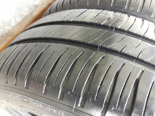 ยางMICHELIN รุ่น ENERGY xm2.  185 55R15 ปี2015 สภาพสวยมากๆดอกเยอะมากๆคุ้มสุดๆ