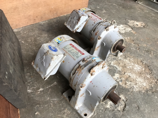 ขายมอเตอร์เกียร์ Cycro drive Sumitomo มอเตอร์ mitsubishi ขนาด 0.5HP. 380V อัตราทด 1:43 เพลาออกประมาณ 33 รอบต่อนาที สภาพดี พร้อมใช้งาน มี 2ตัวครับ