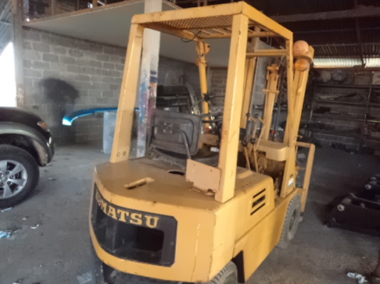 ขายรถฟอร์คลิฟต์ สภาพสวยๆ พร้อมใช้งานคับ