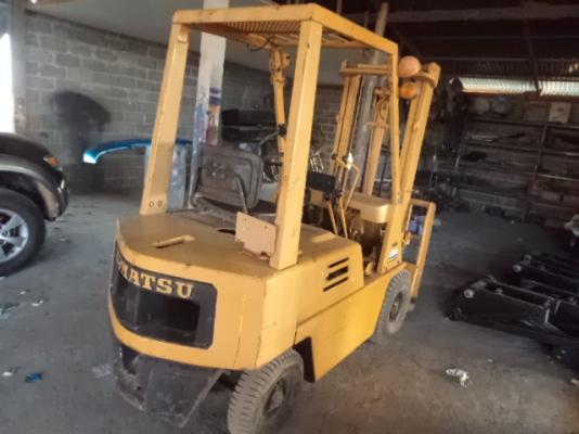 ขายรถฟอร์คลิฟต์ สภาพสวยๆ พร้อมใช้งานคับ