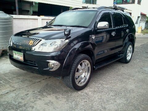 Toyota fortuner เบนซิน ขับ4 มือเดียว สวยเดิมๆ ใช้น้อย ขายเองครับ