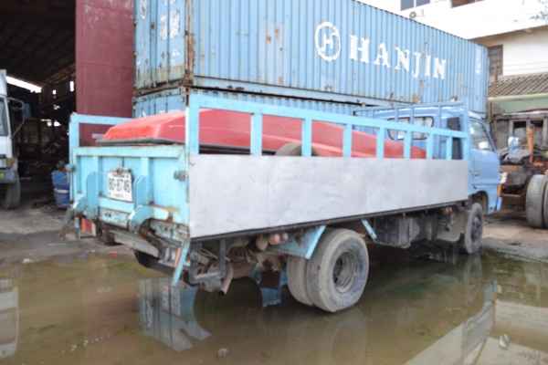 ขายรถ6ล้ออิซูวุ100แรงฝาท้ายเป็นชุดไฮโดรลิค