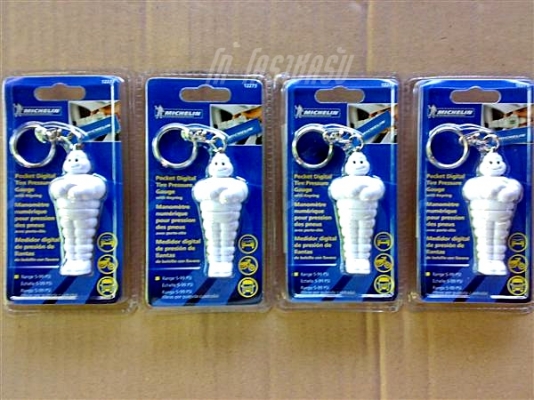 พวงกุญแจ+เกจ์วัดลมดิจิตอล Michelin แท้ครับ พวงกุญแจ+เกจ์วัดลมดิจิตอล Michelin แท้ครับ