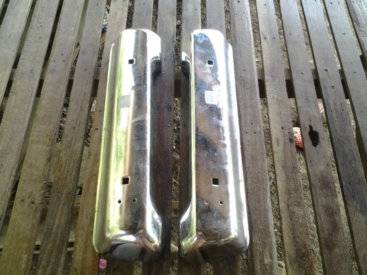 JOECLASSICขายกันชนหลังISUZUKB20(ชุบโครเมี่ยมแท้ห้าง)หรือใส่CHEV.ได้รุ่นกันชนแยกสนใจโทรสอบฤามได้..