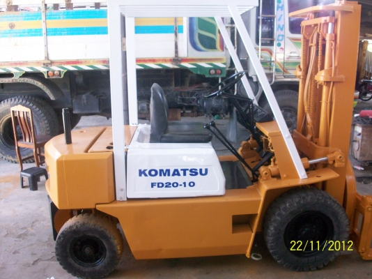 ขายโฟคลิฟ  KOMATSU  เก่าญี่ปุ่น ยกได้2 ตัน ติดต่อคุณจี๊ด 089-7949488