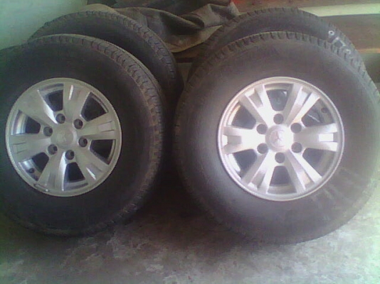 ยาง ขอบ 16 สวยพร้อมใช้ ถอดมาจากรถ มิตซูบิชิ สนใจโทรมานะครับ