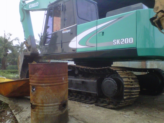 ขายรถแมคโครSK200// สภาพพร้อมใช้ สนใจติดต่อ บอย 085-156-2314