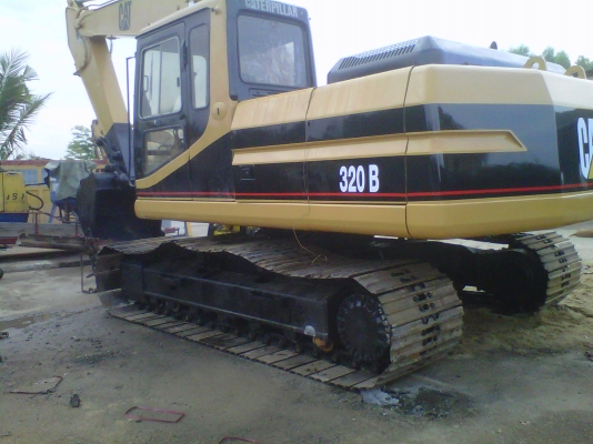 ขายรถแมคโครCAT320 สภาพพร้อมใช้ โซ่ใหม่ ไฟฟ้าครบ สนใจติดต่อ บอย 085-156-2314