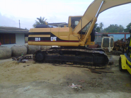 ขายรถแมคโครCAT320 สภาพพร้อมใช้ โซ่ใหม่ ไฟฟ้าครบ สนใจติดต่อ บอย 085-156-2314