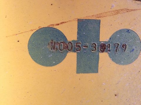 รถตักล้อยาง  WA100-1 ซีเรียล 3xxxx ขึ้นไป แบบกึ่งตู้  โทร.081-373-0559