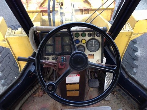 รถตักล้อยาง  WA100-1 ซีเรียล 3xxxx ขึ้นไป แบบกึ่งตู้  โทร.081-373-0559