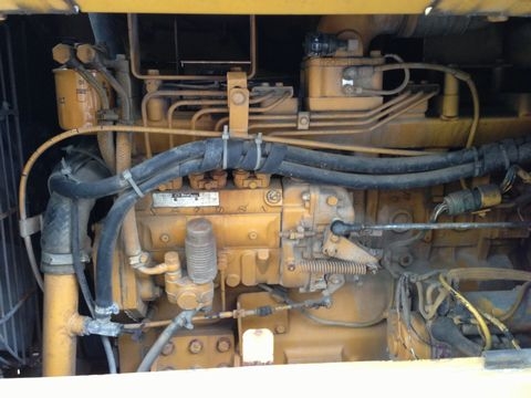 รถตักล้อยาง  WA100-1 ซีเรียล 3xxxx ขึ้นไป แบบกึ่งตู้  โทร.081-373-0559