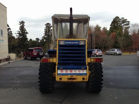 รถตักล้อยาง  WA100-1 ซีเรียล 3xxxx ขึ้นไป แบบกึ่งตู้  โทร.081-373-0559