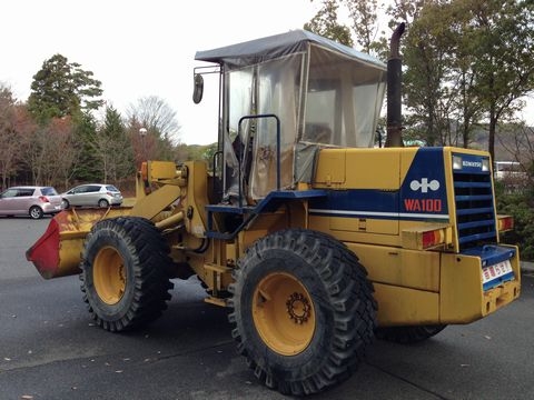 รถตักล้อยาง  WA100-1 ซีเรียล 3xxxx ขึ้นไป แบบกึ่งตู้  โทร.081-373-0559