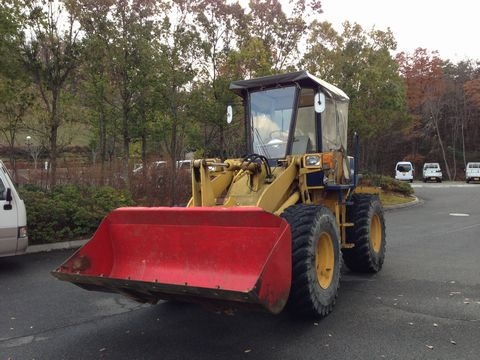 รถตักล้อยาง  WA100-1 ซีเรียล 3xxxx ขึ้นไป แบบกึ่งตู้  โทร.081-373-0559