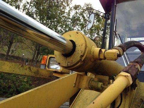 รถตักล้อยาง  WA100-1 ซีเรียล 3xxxx ขึ้นไป แบบกึ่งตู้  โทร.081-373-0559